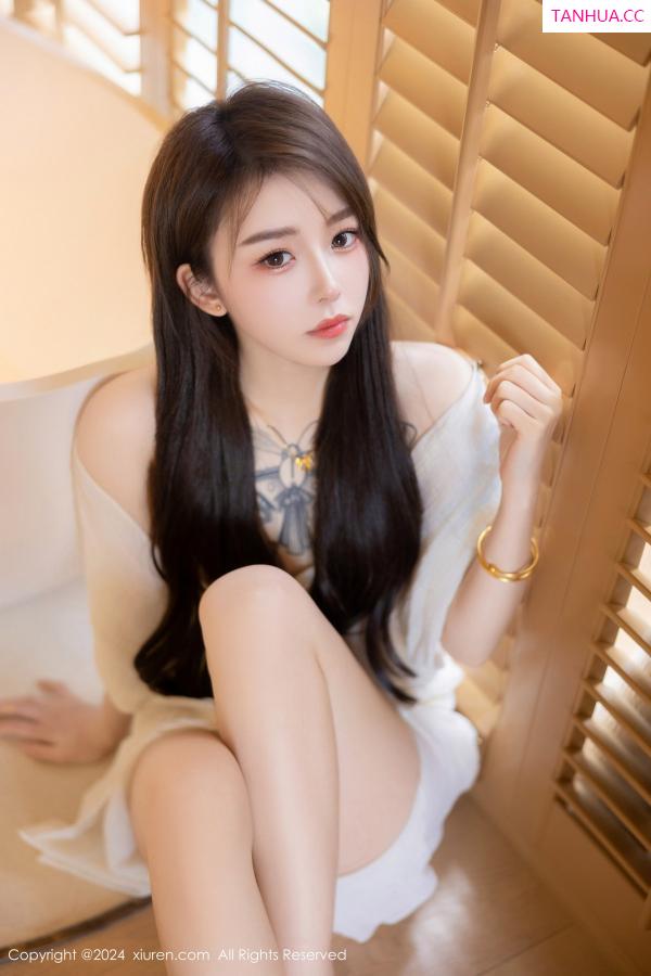   [XiuRen]高清写真图 2024.07.11 No.8842 夏竹 性感美腿第17张图片